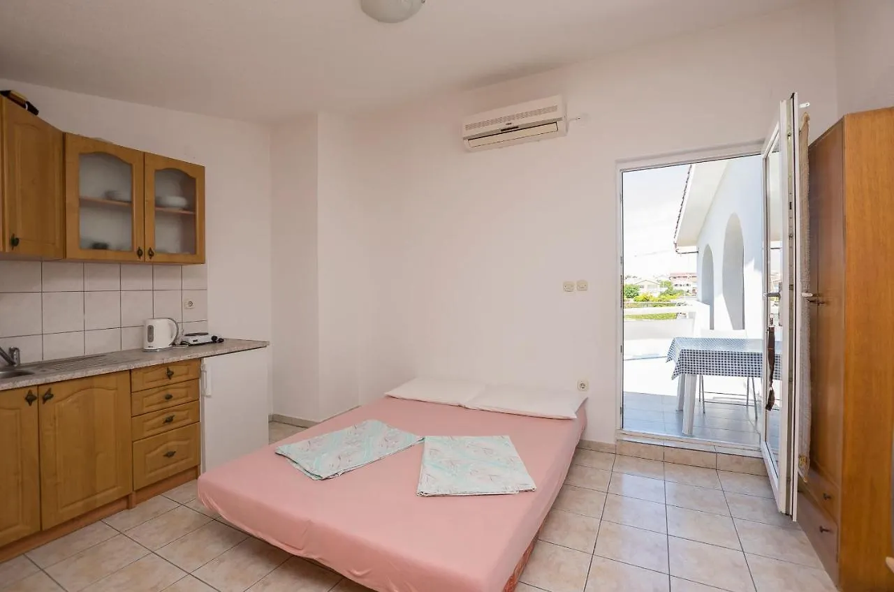 Apartments Ivan Vir 0*,  Croatia